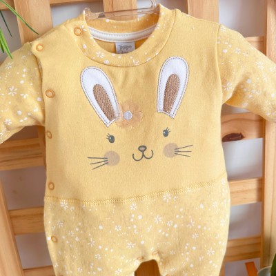 Macacão Trape Zape - Coelhinha com Flor Amarela - Amarelo